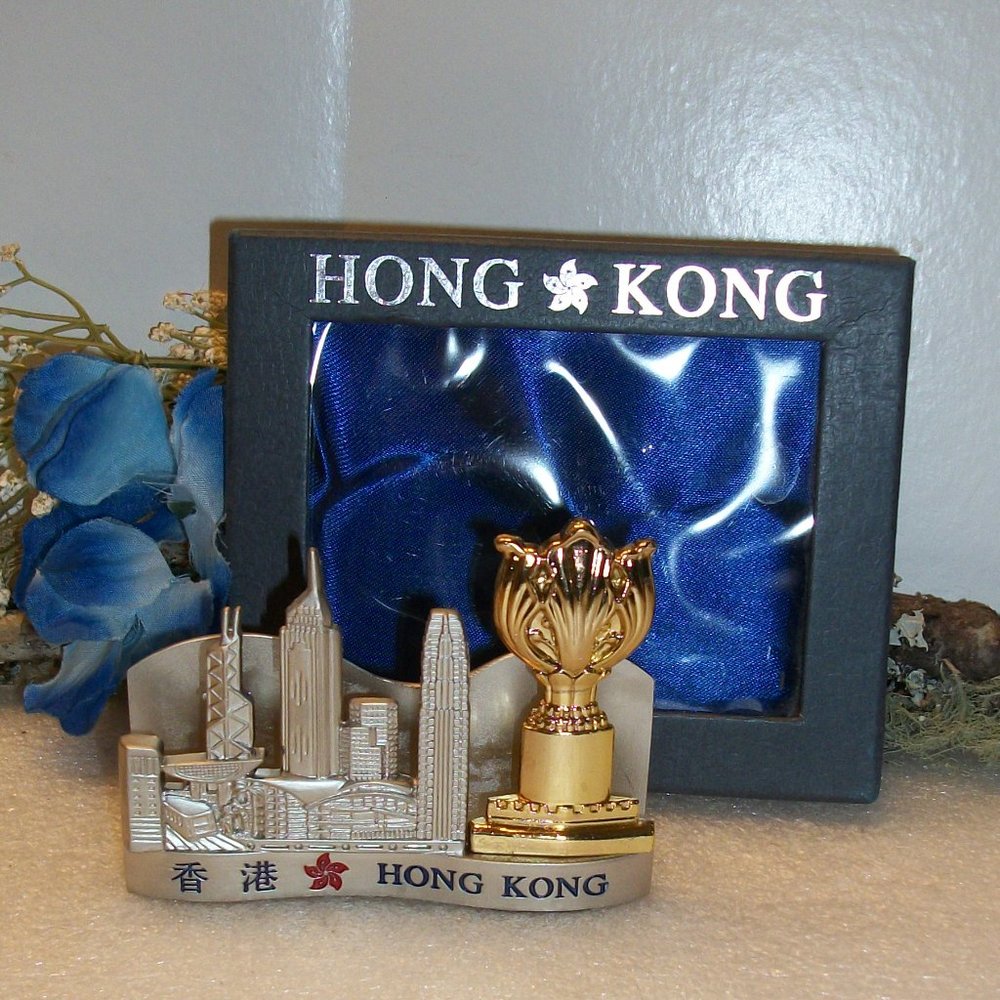 SOLD! HONG KONG Skyline Metal Business Card Holder Souvenir in Original GIft Box